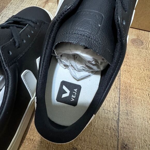VEJA CAMPO CHROMEFREE LEATHER BLACK WHITE new with box